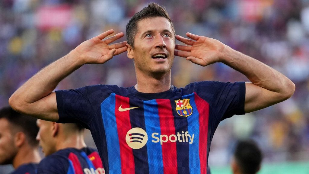 Robert Lewandowski mẫu tiền đạo hàng đầu thế giới