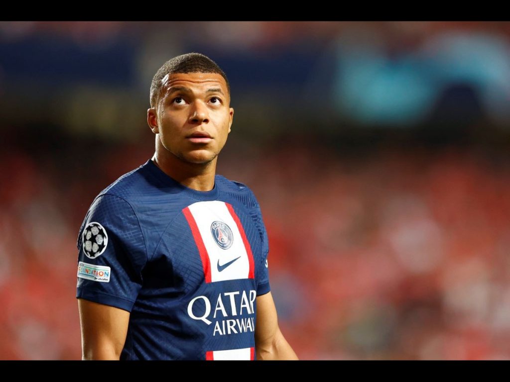 Mbappe có một thể hình ấn tượng Mbappe có một thể hình ấn tượng