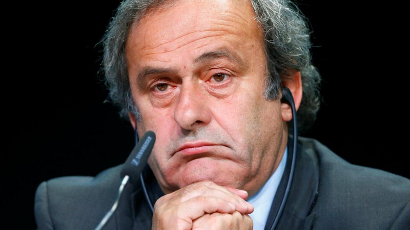 Thế nhưng Michel Platini, chủ tích của UEFA khi đó cho rằng danh hiệu này nên thuộc về Neuer với chức vô địch World Cup