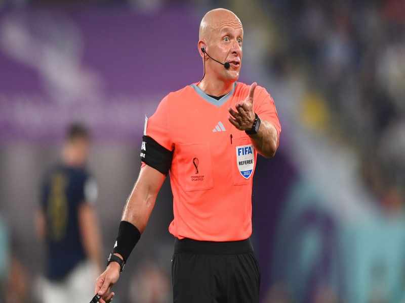 Có nhiều cách để trở thành một trọng tài FIFA