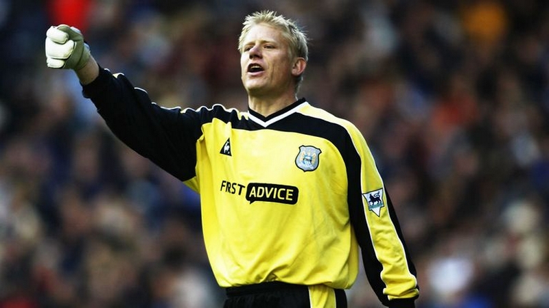 Peter Schmeichel huyền thoại của Quỷ đỏ cũng từng chơi cho Man City