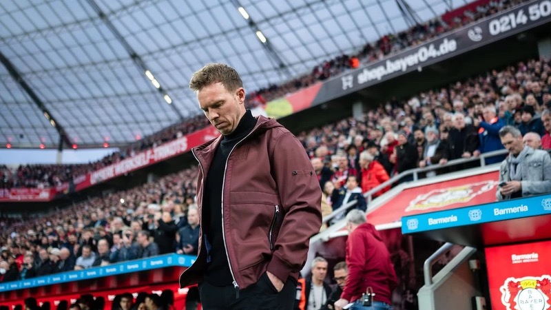 Nhưng lại bị Bayern Munich sa thải không lâu sau đó Nhưng lại bị Bayern Munich sa thải không lâu sau đó